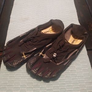 Vibram Five Fingers Shoes Size EU 44 / US 10.5-11 Black & Yellow